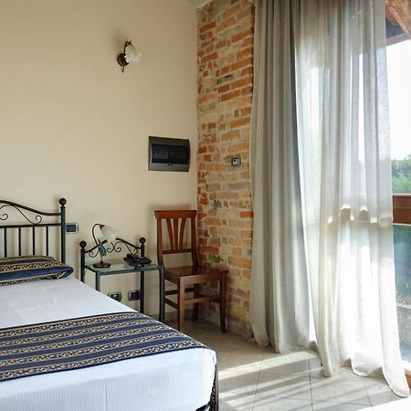 Hotel Le Botti Guarene Extérieur photo