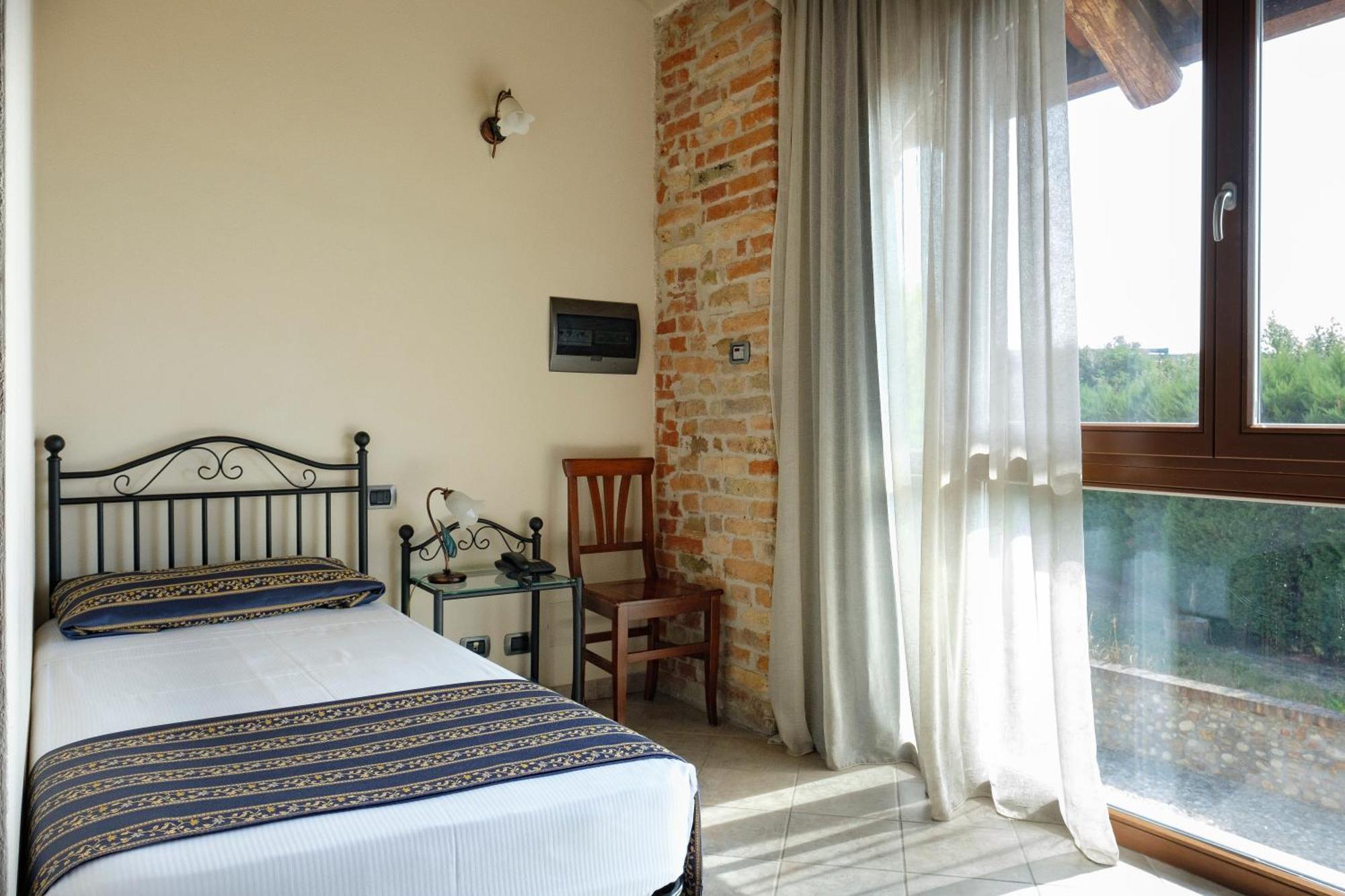 Hotel Le Botti Guarene Extérieur photo
