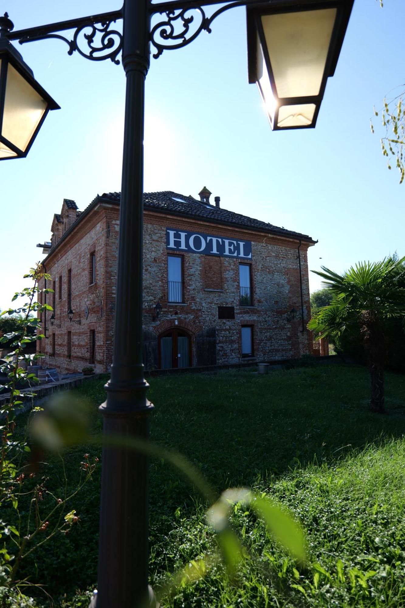 Hotel Le Botti Guarene Extérieur photo