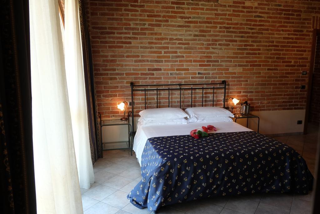 Hotel Le Botti Guarene Extérieur photo