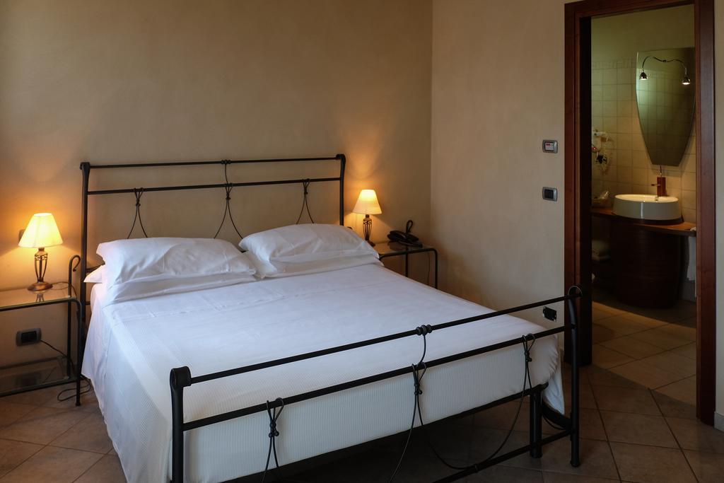 Hotel Le Botti Guarene Extérieur photo