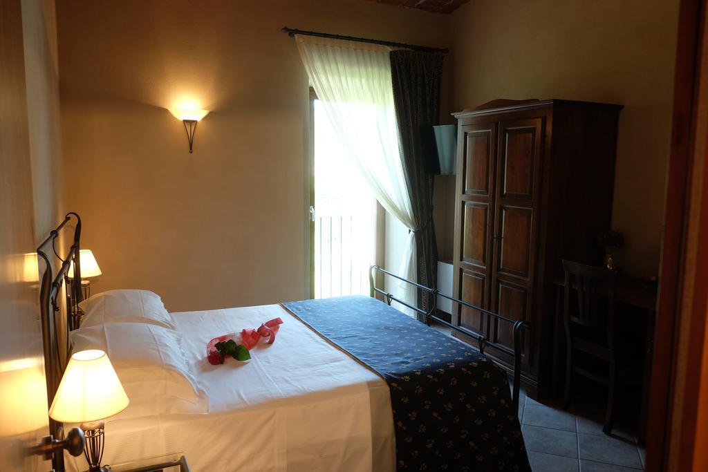 Hotel Le Botti Guarene Extérieur photo